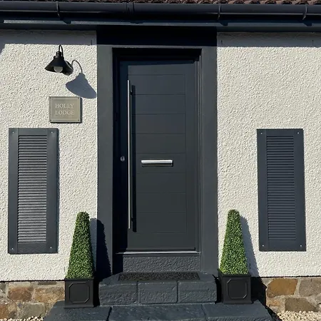 Apartment Holly - 2 X Kingsize Bedrooms With Private Entrance And Free Parking-new Shower Oban