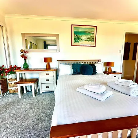 5 Bed House Near *