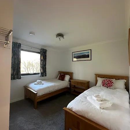 5 Bed House Near Lodge