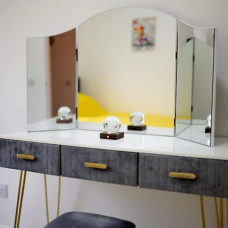 Modern 2br Flat - High Street Location Apartment *