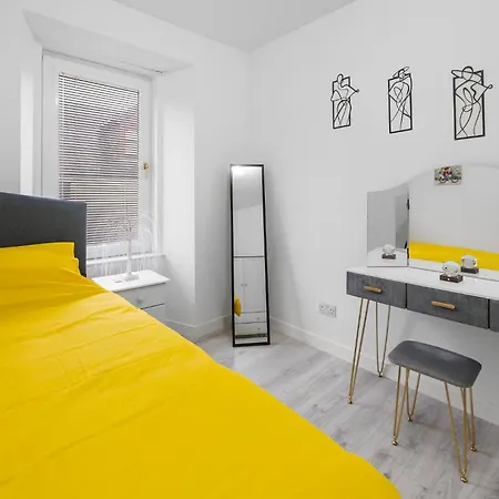 Modern 2br Flat - High Street Location Oban