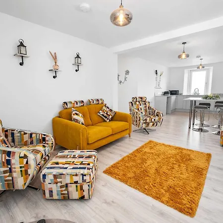 Modern 2br Flat - High Street Location Apartment