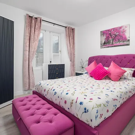 Modern 2br Flat - High Street Location Oban