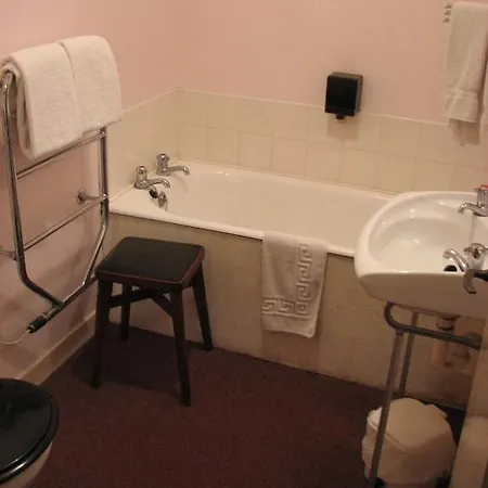 Lancaster Hotel 2*