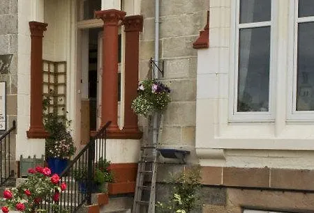 Guest house Corran House 2*