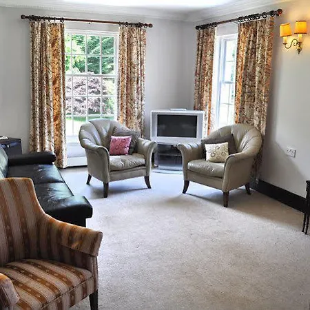 Hotel Knipoch House 4*