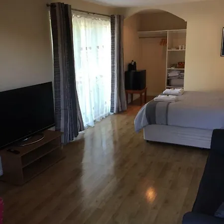 Soroba House Hotel *