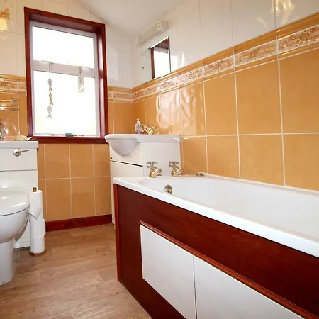 Three Bedroom House In Oban