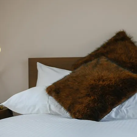 Mccaig's Way Apartment