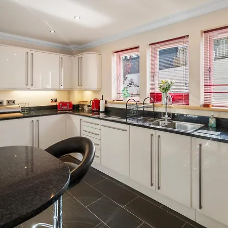 Stunning Sea Views - Luxury 4br House Holiday home